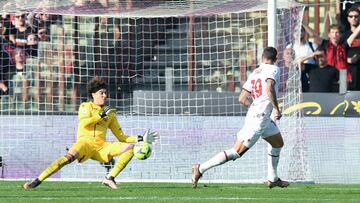 La tremenda doble atajada de Guillermo Ochoa en su debut