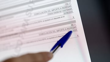 Una persona cumplimenta la declaración de la Renta, a 3 de abril de 2024, en Madrid (España). Los contribuyentes han presentado en el primer día y medio de la Campaña de la Renta 2024 un total de 1.675.000 declaraciones, lo que supone un descenso del 0,1% respecto al año pasado. Fuentes del organismo han informado de que, del conjunto de declaraciones presentadas, 136.000 se han realizado a través del nuevo servicio de 'Renta Directa' y 238.000 con la aplicación de la Agencia Tributaria, un 2,4% más.
03 ABRIL 2025
Eduardo Parra / Europa Press
03/04/2025