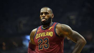 MILWAUKEE, WI - OCTOBER 20: LeBron James #23 of the Cleveland Cavaliers walks backcourt during the first half of a game against the Milwaukee Bucks at the Bradley Center on October 20, 2017 in Milwaukee, Wisconsin. NOTE TO USER: User expressly acknowledges and agrees that, by downloading and or using this photograph, User is consenting to the terms and conditions of the Getty Images License Agreement. Stacy Revere/Getty Images/AFP
== FOR NEWSPAPERS, INTERNET, TELCOS & TELEVISION USE ONLY ==
