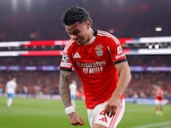 Benfica's Colombian midfielder #20 Richard Rios Montoya celebrates after Luxembourgers midfielder #18 Leandro Barreiro (Out of frame) scored the team�s second goal during the UEFA Champions League league phase day 6 football match between SL Benfica and Napoli at Estadio da Luz in Lisbon on December 10, 2025. (Photo by FILIPE AMORIM / AFP)