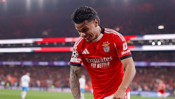 Benfica's Colombian midfielder #20 Richard Rios Montoya celebrates after Luxembourgers midfielder #18 Leandro Barreiro (Out of frame) scored the team�s second goal during the UEFA Champions League league phase day 6 football match between SL Benfica and Napoli at Estadio da Luz in Lisbon on December 10, 2025. (Photo by FILIPE AMORIM / AFP)