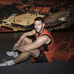 Van Rossom renueva y jugará su décima temporada con el Valencia