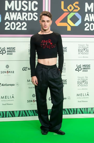 El cantante y actor Pol Granch posa en el photocall de la alfombra roja de Los40 Music Awards 2022, a 27 de septiembre de 2022.