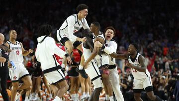 HOUSTON, TEXAS - APRIL 01: Lamont Butler #5 of the San Diego State Aztecs celebrates with teammates after making a game winning basket to defeat the Florida Atlantic Owls 72-71 during the NCAA Men's Basketball Tournament Final Four semifinal game at NRG Stadium on April 01, 2023 in Houston, Texas.   Gregory Shamus/Getty Images/AFP (Photo by Gregory Shamus / GETTY IMAGES NORTH AMERICA / Getty Images via AFP)