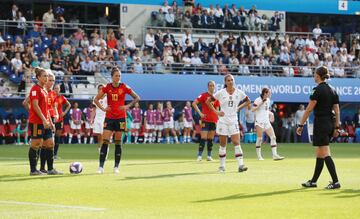 Un penalti muy dudoso señalado por la colegiada húngara, Katalin Kulcsar, que tuvo que revisar en el monitor del VAR para ratificar su decisión y que Megan Rapinoe no desaprovechó.