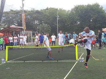 Competencias de fútbol tenis en acto benéfico para la hija de Andrés Felipe González