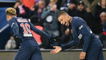 Paris Saint-Germain&#039;s French forward Kylian Mbappe (R) celebrates with Paris Saint-Germain&#039;s Brazilian forward Neymar (L) after scoring a goal during the French L1 football match between Paris Saint-Germain (PSG) and Lille (LOSC) at the Parc des