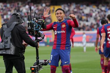 Fue una de las novedades de Xavi en el once y respondió a la perfección, buscando el espacio en lo que se convirtió la clave del partido. Hizo de todo y todo bien contra el Getafe. Abrió la lata y asistió a De Jong, por lo que toda la sinfonía en ataque del Barça nació de sus botas.

