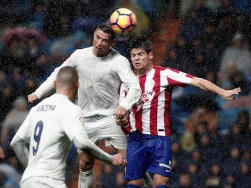 En la campaña 2016-17, el Real Madrid jugó frente al Sporting de Gijón (2-1) con una camiseta fabricada en su totalidad con materiales recuperados del océano. Sin embargo, en un día climatológicamente malo (llovió todo el partido), la lluvia caída sobre el Bernabéu durante el partido dejó la ecológica zamarra limpia y blanca en su totalidad, ya que la serigrafía del patrocinador, las rayas de la marca que viste al equipo y el escudo del club se volvieron invisibles...