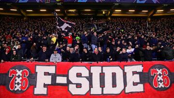 Los ultras de Ajax lanzan petardos en el hotel de la Juve