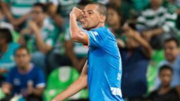 Lucas Silva celebra el gol que le anot&oacute; a Santos en la victoria por 2-1 de Cruz Azul sobre el conjunto lagunero en la jornada 14.