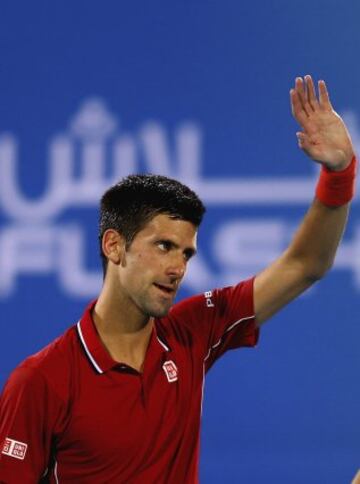 Novak Djokovic derrotó a Stanislas Wawrinka y jugará la final del torneo de exhibición Abu Dhabi con Andy Murray que derrotó a Rafael Nadal. 