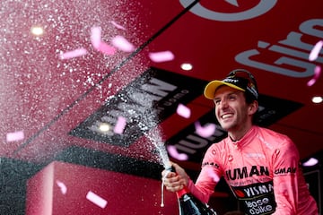 Simon Yates es el ganador virtual del Giro, con Del Toro a 3:56 y Carapaz a 4:43.