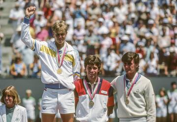 Al sueco de clase infinita, nacido en Vasterbik en 1966, le corresponde el honor de ser el campeón olímpico más joven de la historia. Ganó el oro con 18 años, 6 meses y 20 días, Los Ángeles 1984. Ganó en la final al mexicano Francisco Maciel, que había eliminado en la segunda ronda a Emilio Sánchez Vicario.