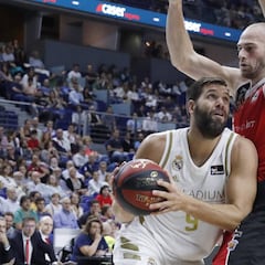 Felipe Reyes se lesiona el hombro y estará varias semanas de baja