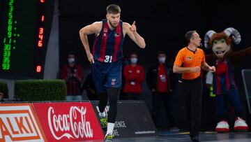 Rokas Giedraitis se lesionó en el último cuarto del partido del Baskonia ante el Murcia en una entrada a canasta tras doblarse el tobillo izquierdo. No estará ante el Madrid.