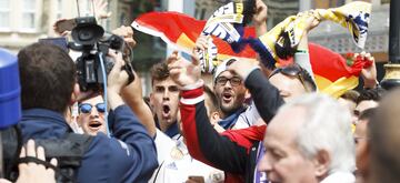 Ambiente de fiesta en las calles de Cardiff