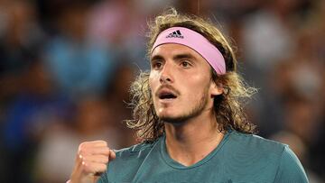 Stefanos Tsitsipas celebra su triunfo ante Federer en Melbourne.