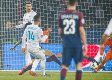 Casemiro makes it 1-2 after a good pass from Lucas Vázquez.





