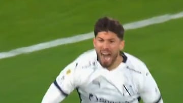 Felipe Loyola continúa demostrando su calidad en Argentina con esta jugada: ¡gran definición!