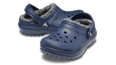 Estos zuecos Crocs con forro interior para el frío están disponibles en 11 colores