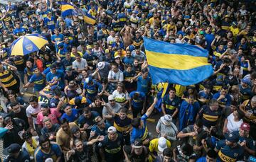 Aficionados de Boca celebrando el gol de Benedetto.