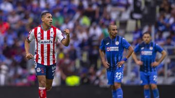 Ricardo Chávez festeja su gol en contra de Cruz Azul