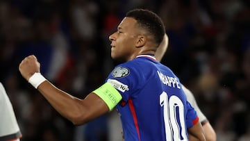 PARIS (France), 09/09/2025.- Kylian Mbappe of France (C) celebrates scoring the 1-1 goal during the FIFA World Cup 2026 qualification group D soccer match between France and Iceland in Paris, France 09 September 2025. (Mundial de Fútbol, Francia, Islandia) EFE/EPA/CHRISTOPHE PETIT TESSON