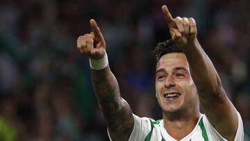 Sergio Le&oacute;n, celebrando un gol. 