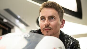 El tres veces campeón del mundo de MotoGP ha aceptado el desafío y participará en el concurso que presenta Roberto Leal. El mallorquín ya participó en 'Mask Singer' en Antena 3 metiéndose en la piel de Cuervo y alcanzando la cuarta posición.