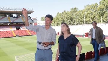 Marta Rivera de la Cruz, consejera de Cultura, Turismo y Deporte regional, durante su visita al Estadio de Vallecas.