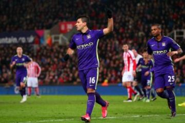 1-3. Stoke City-Manchester City. Aguero celebró el tercer gol.