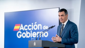 El presidente del Gobierno, Pedro Sánchez, durante una rueda de prensa, posterior al Consejo de Ministros, en el Palacio de La Moncloa, a 5 de noviembre de 2024, en Madrid (España). El Consejo de Ministros ha aprobado hoy un paquete de ayudas económicas, laborales y fiscales, junto con la declaración de zona gravemente afectada por una emergencia de Protección Civil para aquellos lugares de la Comunidad Valenciana, Castilla-La Mancha, Andalucía, Cataluña y Aragón que se han visto más golpeados por la DANA.
05 NOVIEMBRE 2024;RUEDA DE PRENS;RDP;COMPARECENCIA;
A. Pérez Meca / Europa Press
05/11/2024