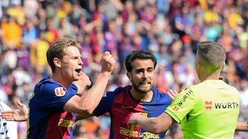 De Jong reclama una tarjeta a Hernández Hernández.