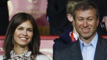 <b>AMOR.</b> Abramovich no se cansa de demostrar su amor por Daria y lo último que se le ha ocurrido es regalarle la Luna. Aunque sólo sea una parte de ella.