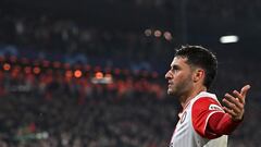 The Feyenoord coach said he will speak to Santiago Giménez over his weak performances and on-field arrogance.