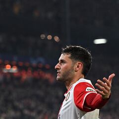 Números de ensueño para un Santi Giménez de 23 años; muy por encima de los grandes nombres
