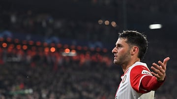 The Feyenoord coach said he will speak to Santiago Giménez over his weak performances and on-field arrogance.