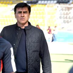 “Lo más triste...”: Quinteros adelantó así el duelo con la UC