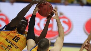 Khalifa Diop y Beka Burjanadze, del Herbalife Gran Canaria.