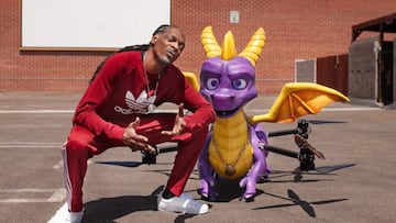 El rapero Snoop Dogg recibe su copia de Spyro Reignited Trilogy vía dron