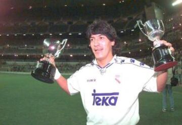 Después, el goleador conquistó la Supercopa de España (1992-1993) y un año después se coronó campeón en la Liga con 28 tantos.