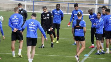 Muñiz, durante un entrenamiento con el Alavés.
