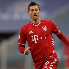 Szoboszlai echa un pulso a Robert Lewandowski