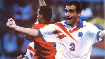 De rodilla: el gol más curioso de la Roja cumple 24 años