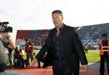 En 2009, Simeone asumió el puesto de entrenador del San Lorenzo de Almagro, con el que terminó el Torneo Apertura 2009 en la mitad de la tabla. Finalmente, luego de los malos resultados que Simeone obtuvo en el Torneo Clausura 2010, el día 3 de abril de dicho año, renunció al cargo de director técnico de San Lorenzo de Almagro.