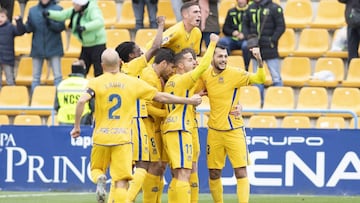 El Alcorcón celebra uno de los goles ante el Málaga.