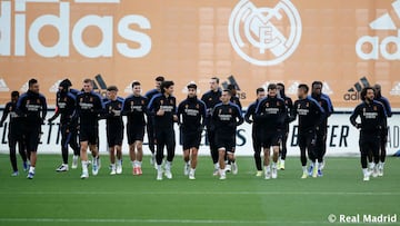 La plantilla del Real Madrid, entren&aacute;ndose antes de medirse al Sevilla.