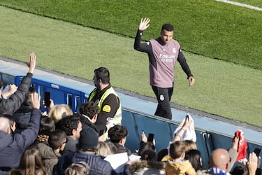 Kylian Mbappé saluda a los presentes en el estadio Alfredo di Stéfano.