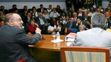 <b>PLENO EN EL AUDITORIO. </b>Representantes políticos, presidentes de federaciones, gente del deporte base, periodistas y aficionados escucharon atentamente a Blanco.